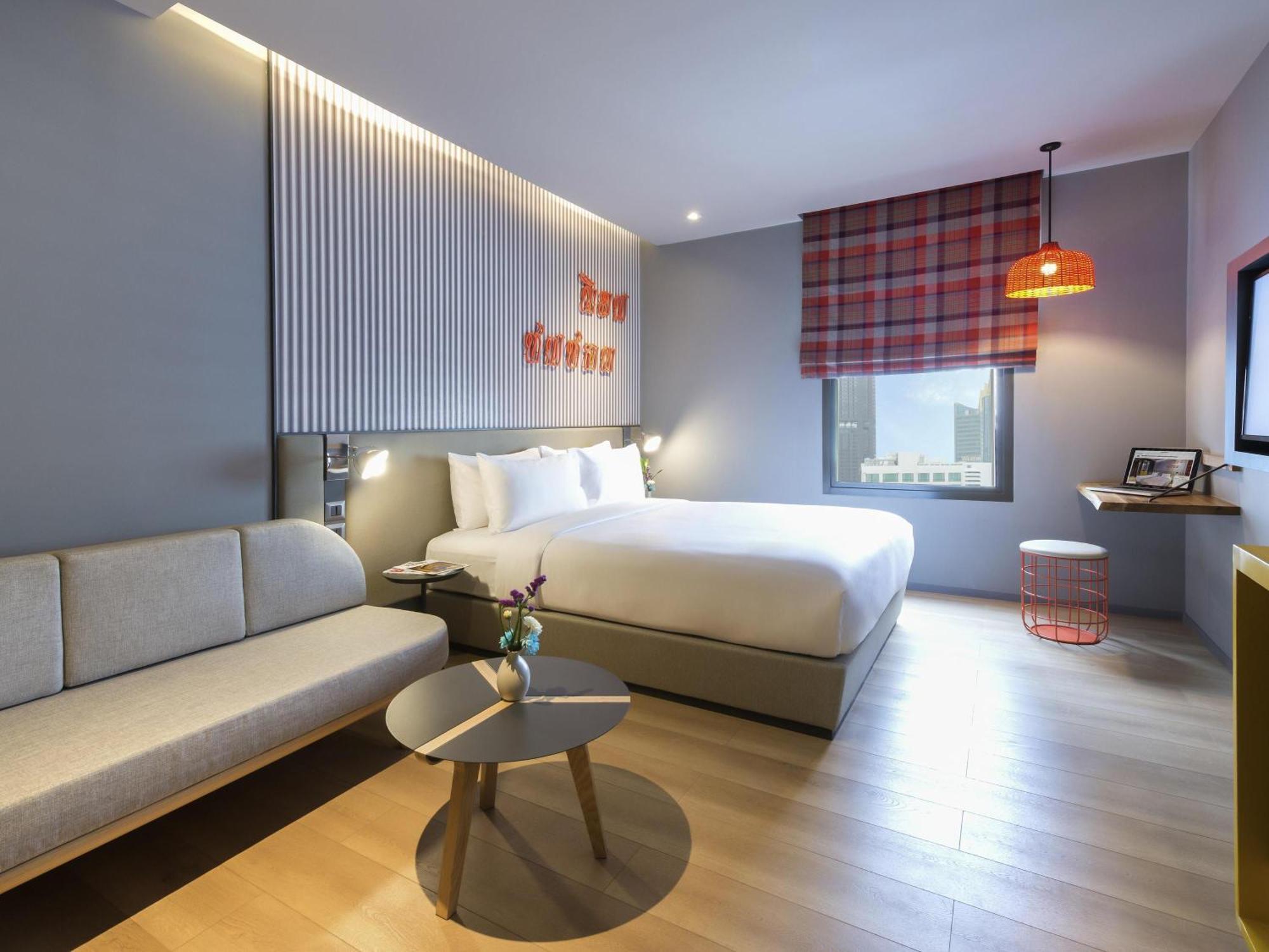 Superior Corner Queen Room